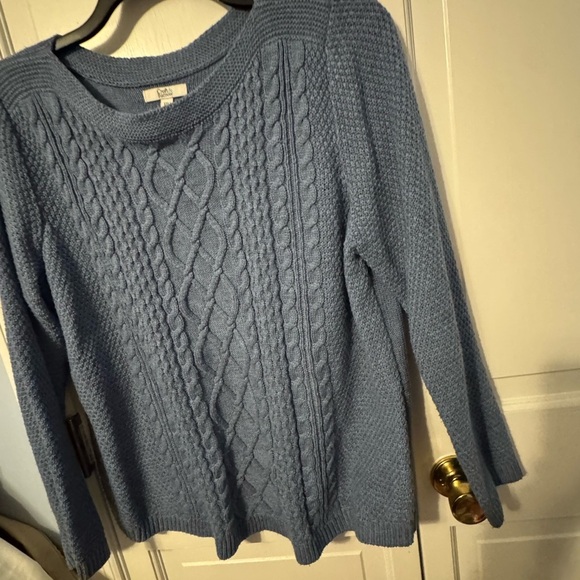 Croft & Barrow Light Blue Cable Knit Sweater. Simple yet elegant. - Picture 7 of 9